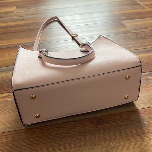 CHICAROUSAL Crossbody Purse // Light Pink - Picture 10 of 12